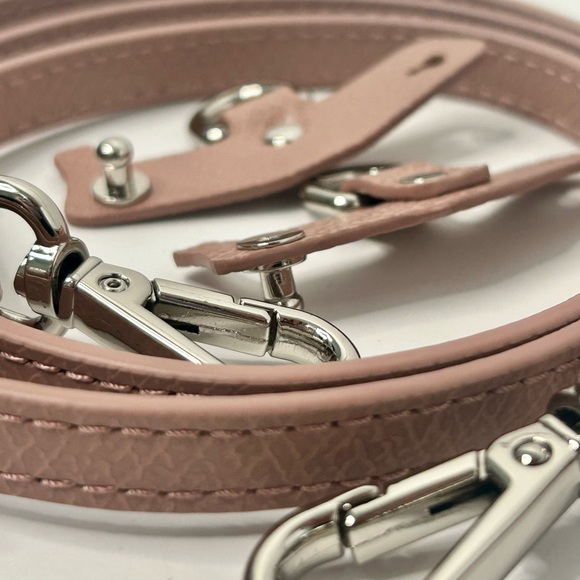 Crossbody leather strap set to transform bags or pouches, pink, silver hardware - Picture 2 of 11